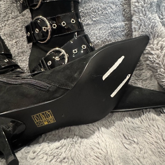 Jeffrey Campbell Seatbelt Stylish Black Buckle Boots, Size 9 - Picture 3 of 6